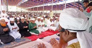 যশোরে আনন্দঘন পরিবেশে ঈদের জামাত অনুষ্ঠিত